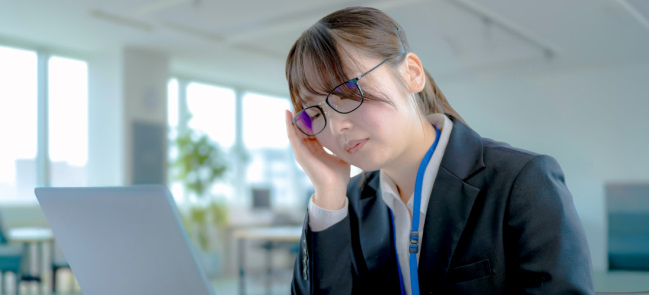 眼精疲労｜頭痛の原因を理学療法士が解説