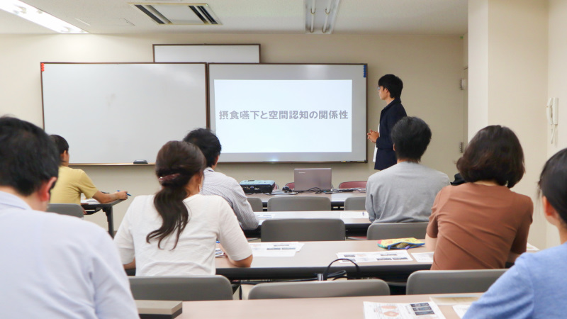 理学療法士 甲村 勇希の講義風景